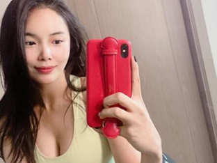 '크롭톱+레깅스' 조정민, 홈트 중 공개한 볼륨 몸매
