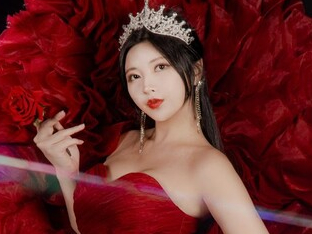 유명 인플루언서 겸 모델 김세라, 성탄절 섹시 화보 공개!
