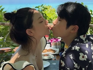 에일리, ♥최시훈 '벗방BJ 대표' 의혹 속 애정전선 이상無…볼륨감 뽐내며 허니문