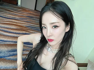 산다라박, 39kg에 이정도 볼륨감이라니…유혹하는 레드립까지 완벽