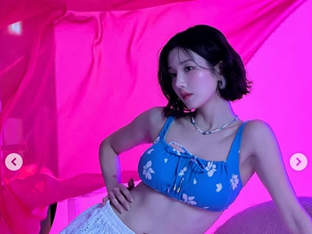 권은비, 역시 워터밤 여신은 달라..역대급 비키니 몸매