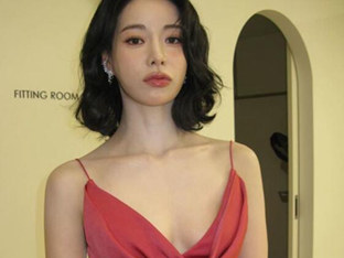 임지연, 쇄골＋가슴골 드러낸 드레스…핑크 섹시美 폭발