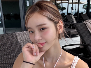 맹승지, 끈도 버티기 힘들 것 같은 묵직한 볼륨감…눈 둘 곳 없는 수영복 자태
