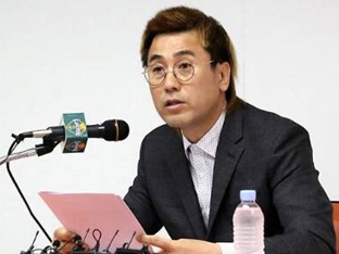 '아들 토트넘 연수 특혜 논란' 김병지 강원 대표 