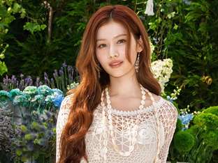 트와이스 사나, 공주님인 줄 알았어…시스루 드레스에 러블리+섹시美
