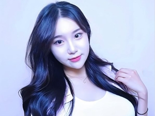 치어리더 김현영, 터질 듯한 볼륨감 몸매…화끈한 시술 인증까지