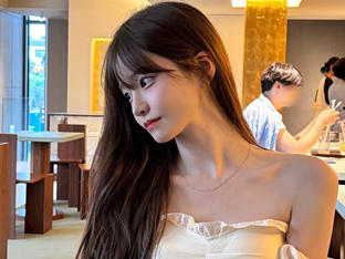 박민정, 청순 섹시녀의 유려한 직각 어깨 자랑…