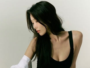 다원, 걸그룹이 이렇게 과감해도 돼? 시스루 바디슈트에 아찔 매력 폭발
