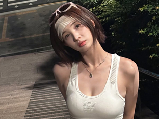'애셋맘' 율희, 탄탄 슬림 라인에 볼륨감까지…