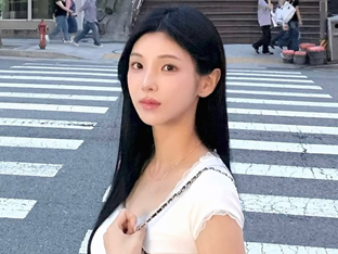 '강석우 딸' 강다은, 과감한 넥라인의 올화이트룩…청순글래머 자태