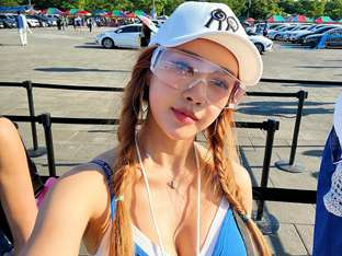 서인아, '흠뻑쇼' 찾아 흠뻑 젖었네…딱 붙는 의상에 돋보이는 글래머 자태