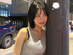 아라타 모모, 옷 들어 올리고 몸매 자랑할 만…잘록 허리에 선명한 복근
