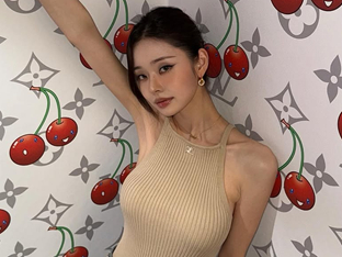 송지아, 이렇게 '뼈말라'인데…민소매에 꽉찬 볼륨감 도발적 섹시미