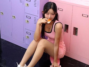 맥심 표지모델 발탁된 치어리더 '상큼함 최대치' 비하인드컷 공개