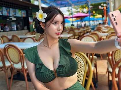 치어리더 김현영, 터질듯한 볼륨감 과시…
