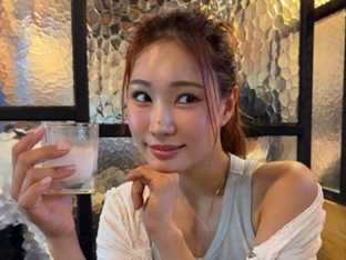 유현주 프로, 어깨 살짝 노출하고 요염 눈빛 발산…