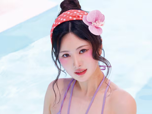 소은, 홀터넥 끈 버거워 보이는 묵직 비키니 자태[화보]