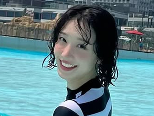 걸그룹 출신 김민경, 모델 되더니 과감한 착장…수영복 입고 