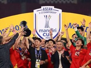 2,000,000,000동! 베트남축협, 동남아 U23 3연패 일군 김상식의 베트남에 통큰 포상... 베트남 근로자 20년치 연봉