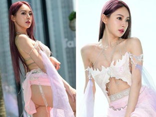 맥스큐 커버모델 ‘요정’ 엘라(ELLA), 코르셋 브라탑과 핑크 톤 미니스커트로 매력 발산해