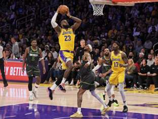 21세기 최고의 NBA 선수. 르브론 제임스 당당 1위. 논란의 2위 커리 vs 던컨. 2위는 누구일까