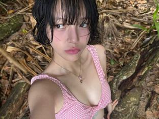 AOA 지민, 비키니로 드러낸 '뼈말라' 몸매…뚜렷한 타투도 여전