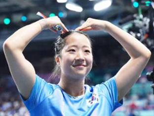 '中 나와라!' 삐약이 신유빈, 준결승전서 '세계 2위' 중국 왕만위와 리턴 매치 성사...한국 女탁구, 홍콩 제압 4강행
