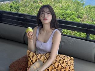 츄, 민소매 패션으로 드러낸 볼륨 몸매 공개