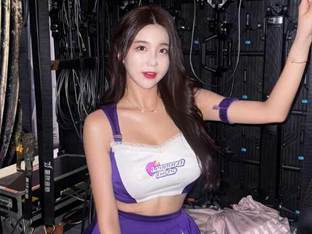 치어리더 김현영, 대만서 뽐낸 E컵 베이글 몸매…남다른 의상 사이즈