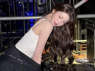 장원영, 란제리 입고 '엉덩이 살랑' 디제잉… 