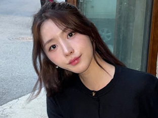 성해은, 초미니 입고 꼰 다리에 팬티 보일라…남다른 각선미의 미소천사