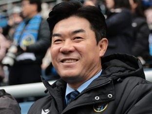 인천 승격 일군 윤정환, 구단과 2+1 재계약… “생존왕 아닌 더 높은 곳 바라보겠다”