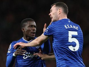 '동료를 왜 때려서…' 에버턴 게예의 황당한 퇴장…팀은 2연승