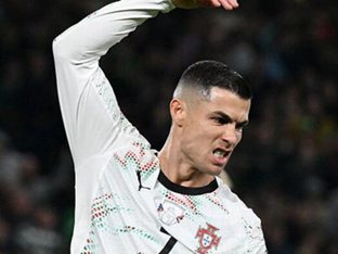 '폭력 행위'인데도 호날두 월드컵 출전? FIFA의 이상한 감경 결정... … FIFA는 왜 항상 특급 스타에게만 관대할까