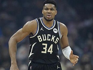 ‘헤어질 결심?’ 아데토쿤보, 에이전트와 미래에 대해 논의 중…밀워키 떠나나