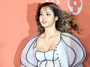 글래머 몸매 드러낸 리사 '한파는 없다'