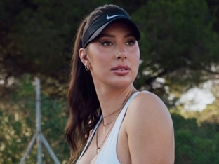 프랑스 테니스 선수, 가슴 확대 수술 후 온리팬스 계정 개설