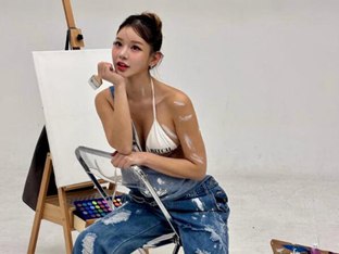 맹승지, 삼각 비키니 입은 화가 변신…숨길 수 없는 볼륨감