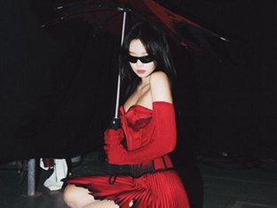 블랙핑크 제니, 찢었다...필리핀 무대 위 ‘레드 카리스마 폭발’