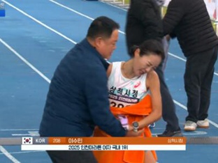 '과도한 신체 접촉 논란 아니었나?' 마라톤 김완기 감독, 