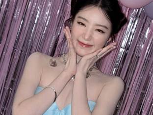 아이들 슈화, 눈부신 피부에 드레스 아래로 훅…숨겨둔 볼륨감까지