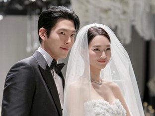 ‘비주얼 부부’ 신민아♥김우빈, 본식 사진 공개…비현실적 한쌍