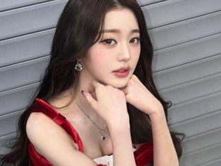 장원영, 뼈말라인 줄 알았는데 글래머였네...아찔 미니 드레스 입고 산타걸 변신