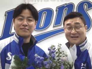 강민호, 삼성과 2년 최대 20억원 재계약…“최형우 형과 우승 이루겠다”