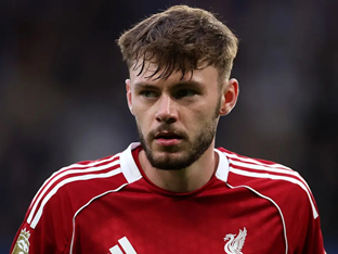 리버풀 초비상! '성골 유스' 풀백 쓰러졌다→무릎 부상 장기화 결장 우려…