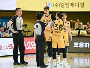여자농구 KB스타즈 박지수, '판정 불만'으로 반칙금 50만 원...김완수 감독은 100만 원 징계