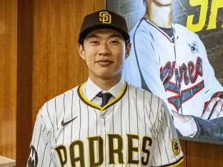 여자농구 KB스타즈 박지수, '판정 불만'으로 반칙금 50만 원...김완수 감독은 100만 원 징계