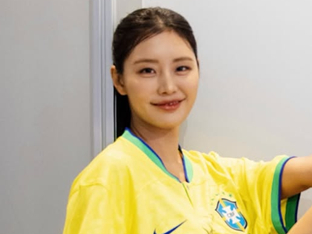 강소연, 오버핏 축구 유니폼 완벽 소화…숨길 수 없는 건강美 넘치는 몸매