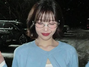 레드벨벳 조이, 눈 오는 날씨에도 가벼운 옷차림…크롭톱에 드러난 가녀린 허리