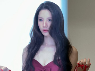 김지연, 잘록 허리 머메이드핏 사이 시선강탈 볼륨감…고혹적 여신